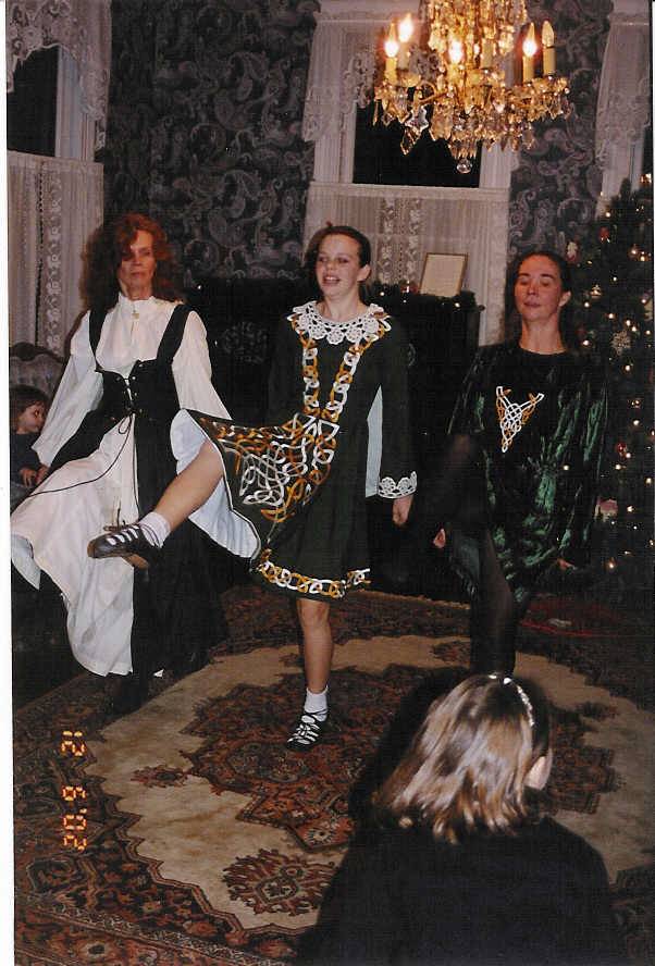 ichdec2002-1.jpg